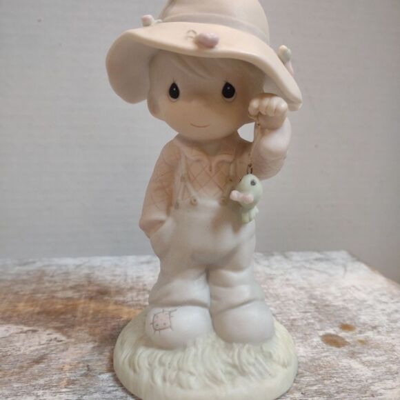 👍 Precious Moments Fisherman. C2 - Picture 1 of 6